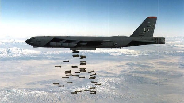 美国 B-52轰炸机。