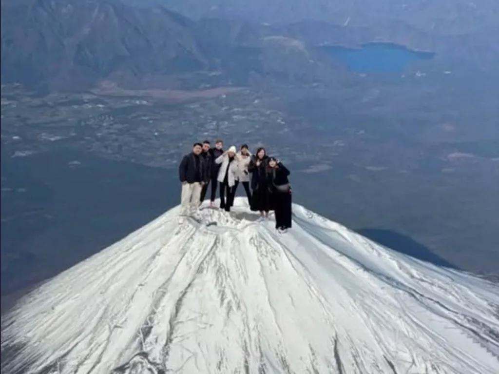 小红书7中国人登顶富士山 日网友笑疯