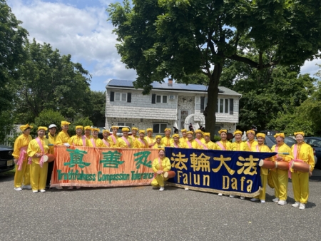 法轮功腰鼓队、莲花队2025年6月1日参加第59届长岛“波多黎各-西班牙裔日游行”。