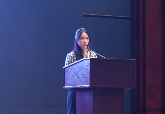 “自由与香港基金会的政策与倡导协调员” 许颖婷(Frances Hui )在美国国会山举行“709”律师大抓捕十周年的研讨会上。(李辰/大纪元)