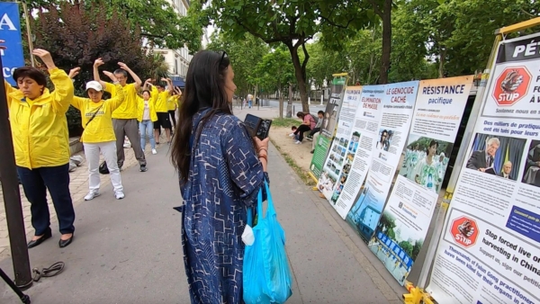 2025年7月19日午后,部分法轮功学员与支持者聚集于法国巴黎第七区安德烈‧塔尔迪厄广场(Place André Tardieu),纪念法轮功学员反迫害26周年。(大纪元)