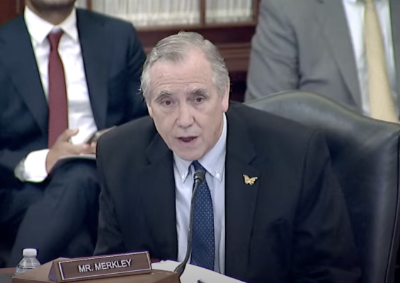 ͼΪԱĬJeff Merkley֤ϡCECCƵͼ