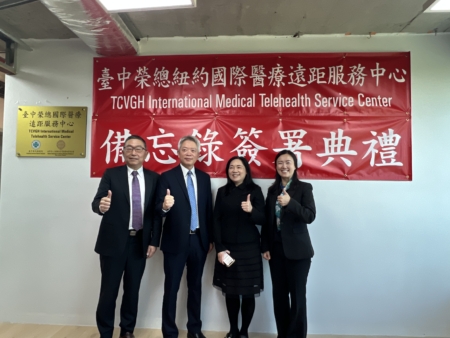 与外贸协会合影。