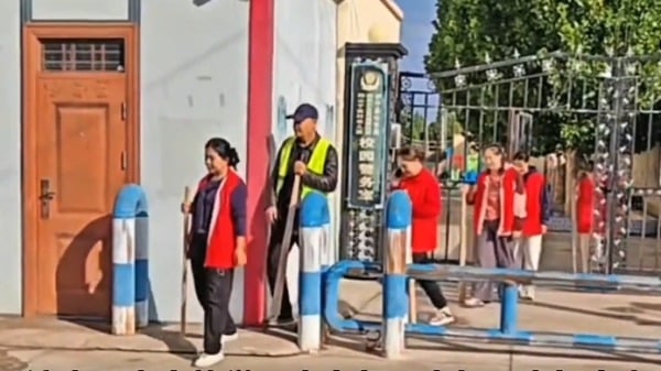 ½
