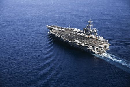 2022年4月1日,美军的林肯号航母(CVN-72)在南海航行。(美国海军)