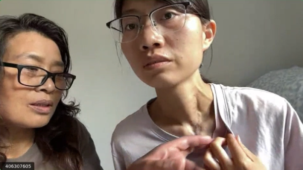 杜廷香与女儿张琦讲述被活摘器官的悲惨经历,她们感到在中国“每一个人都不安全”。(视频采访截图)