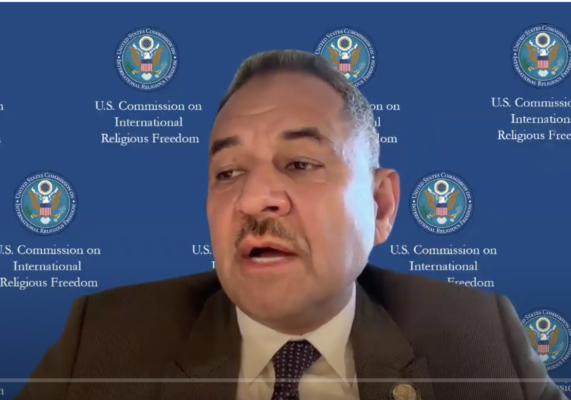 2025年10月16日,美国国际宗教自由委员会(USCIRF)举行线上听证会,主题为“中共国家控制宗教”。图为美国国际宗教自由委员会(USCIRF)副主席阿西夫·马哈茂德(Asif Mahmood)在发言中。( USCIRF视频截图)