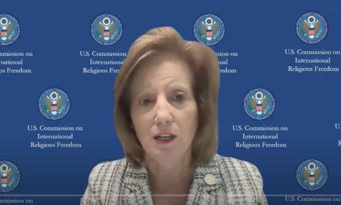 2025年10月16日,美国国际宗教自由委员会(USCIRF)举行线上听证会,主题为“中共国家控制宗教”。美国国际宗教自由委员会(USCIRF)主席、前国会议员维姬·哈茨勒(Vicky Hartzler)在发言中。( USCIRF视频截图)