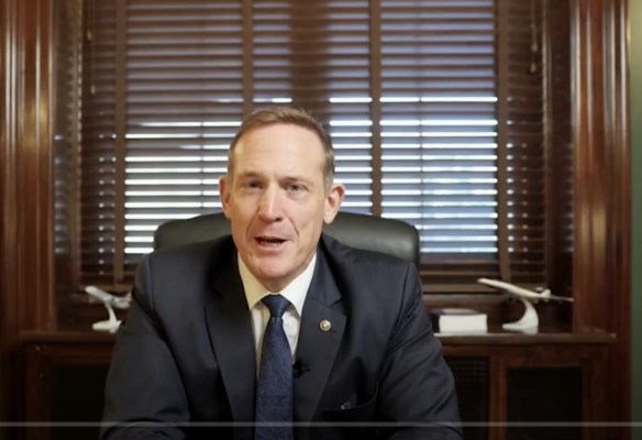 2025年10月16日,美国国际宗教自由委员会(USCIRF)举行线上听证会,主题为“中共国家控制宗教”。图为共和党籍联邦参议员特德·巴德(Ted Budd)在视频发言中。( USCIRF视频截图)