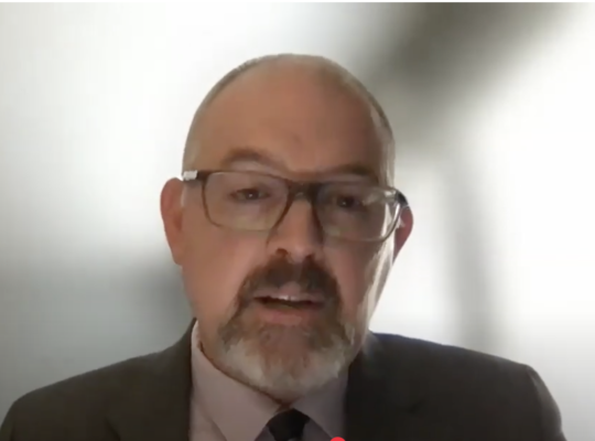 2025年10月16日,美国国际宗教自由委员会(USCIRF)举行线上听证会,主题为“中共国家控制宗教”。图为“路加联盟”(Luke Alliance)总裁科里·杰克逊(Corey Jackson)。(USCIRF视频截图)