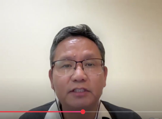 2025年10月16日,美国国际宗教自由委员会(USCIRF)举行线上听证会,主题为“中共国家控制宗教”。“国际声援西藏运动”研究分析师丹增·诺尔盖(Tenzin Norgay)在听证会上( USCIRF视频截图)