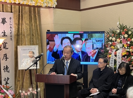 纽约州亚太裔委员会委员杜彼得表示,他对蔡仁泰尊如己父。