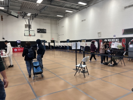 图为法拉盛的提前投票站——纽约童子军俱乐部。