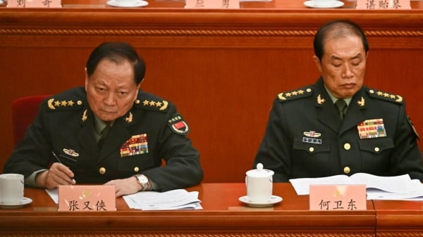 2025年3月4日,中央軍委會第二副主席何衛東(右)、中央軍委第一副主席張又俠出席在北京人民大會堂舉行的中國人民政治協商會議開幕式。(16:9)上傳者:fongping ---上傳時間:2025-03-24 22:11:45.529148
