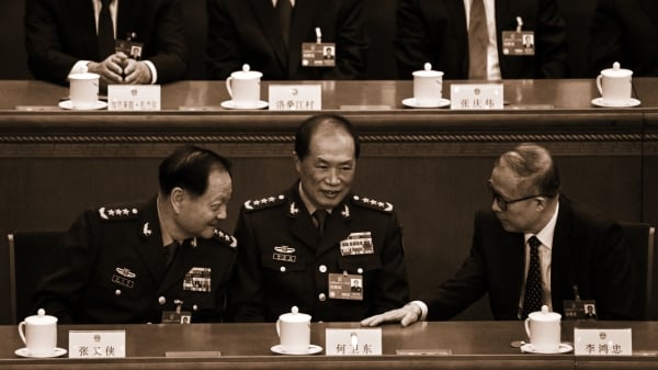 (由左至右)中华人民共和国中央军事委员会副主席张又侠、何卫东,全国人大副委员长李鸿忠出席在人民大会堂举行的全国人民代表大会第五次全体会议2023年3月12日。