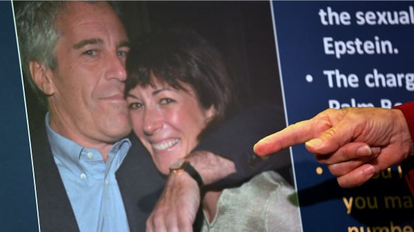  ˹?˹Τ Ghislaine Maxwellǰ ܸ?˹̹Jeffrey Epstein