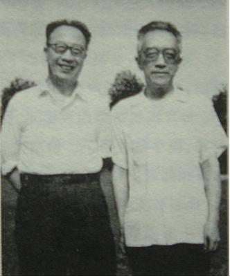 胡适(右)和梁实秋(左)在中央研究院