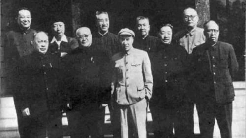 ڿʱйν8λԪ˧뿪ǰߣصӰ硣