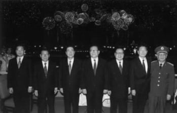 “十四大”期间,七个常委胡锦涛、李瑞环、李鹏、江泽民、乔石、朱镕基、刘华清