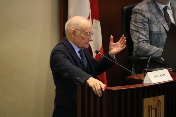 国际人权律师麦塔斯发言