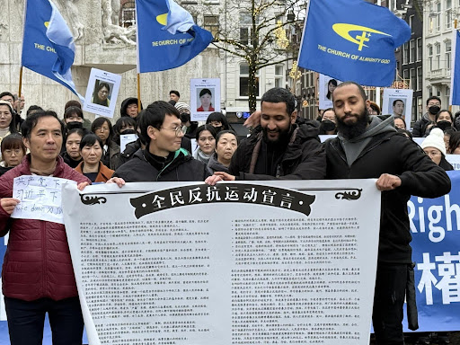 游人与集会人士合照。(活动义工江培坤提供)