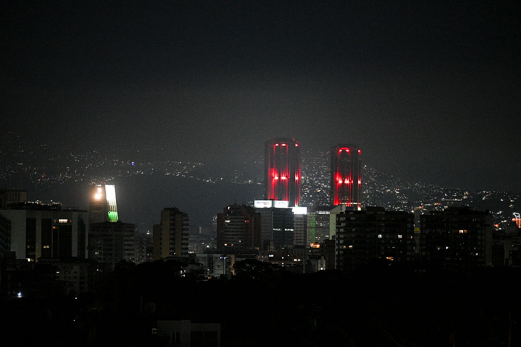 2026��1��3������һϵ�б�ը������ļ�����˹ҹ������������߱�����1��3���賿Լ2ʱ���������α�׼ʱ��0600�����ң�������˹�����޴�ը�������������Ʒɻ��Ϳշɹ������졣(Federico PARRA/AFP via Getty Images)