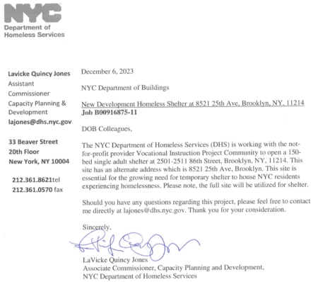 2023年12月6日,DHS致信楼宇局称将与非营利机构VIP合作,在86街2501号设立收容所;楼宇局上个月最终裁定该信函不构成正式合约。