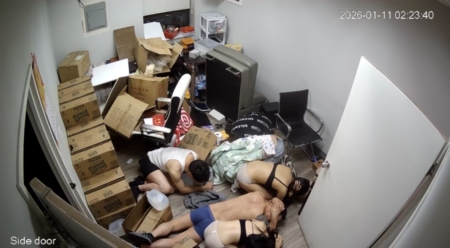 ��ͽ����ǰ�������ڵ���ȫ��ſ�ڵ��ϡ�