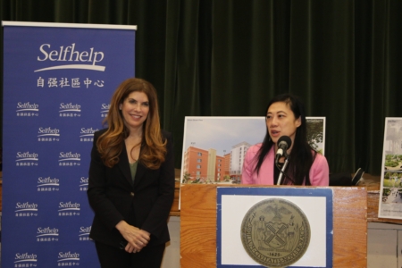 市议会副领袖黄敏仪致词。