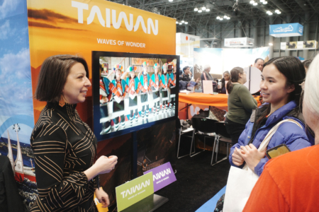 PBS�����������ν�Ŀ���н����¡���������������Mickela Mallozzi�������Ŷ���̨������ľ��顣