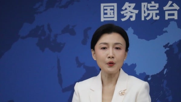 国台办发言人张晗宣布中共智库将跟蓝营智库共同举办交流论坛,但遭疑是蓝委挡军购换来。