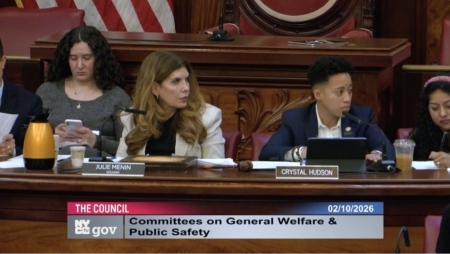 �ڼ�������ѹ���£����鳤������2��10���ٿ���֤�ᣬ��ѯ�и�Ӧ�Դ�ʩ��