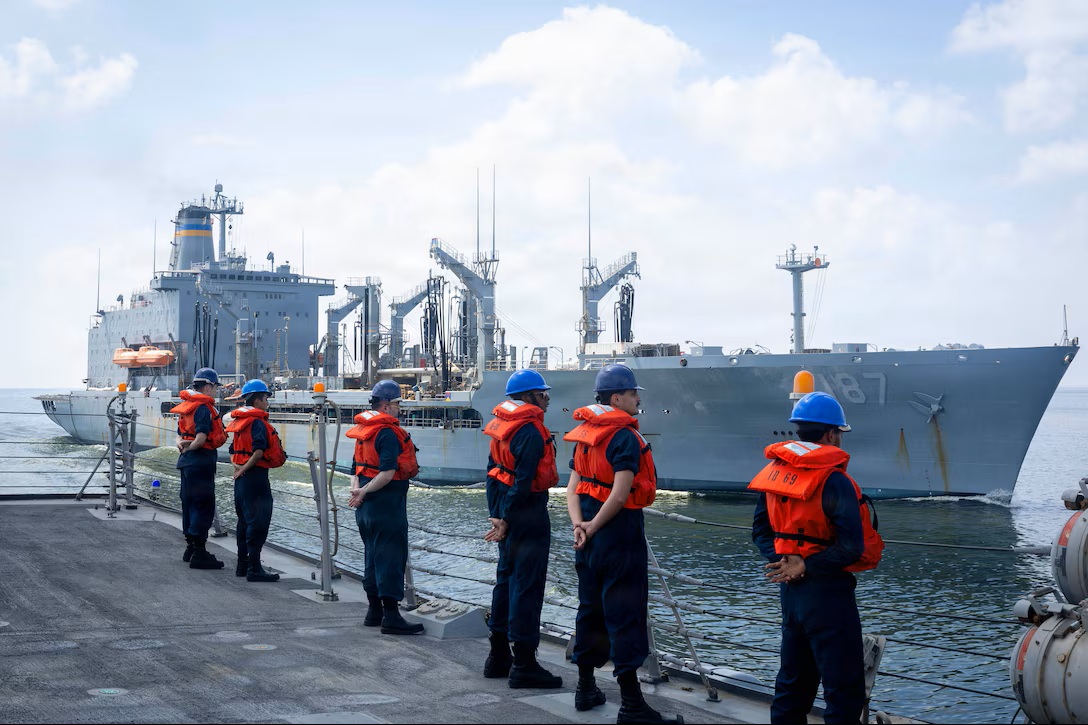 2026��3��3�գ������ڰ��������˼��ɵ����𽢡��¶����ء�D�������ˡ��ţ�DDG 119������������ˮ������������˾��������ڣ��뽢�Ӳ����ʹ���������J������š���T-AO 187�����к��ϲ�����ҵ����֧Ԯ����ŭ�ж����� ������������Ƭ��