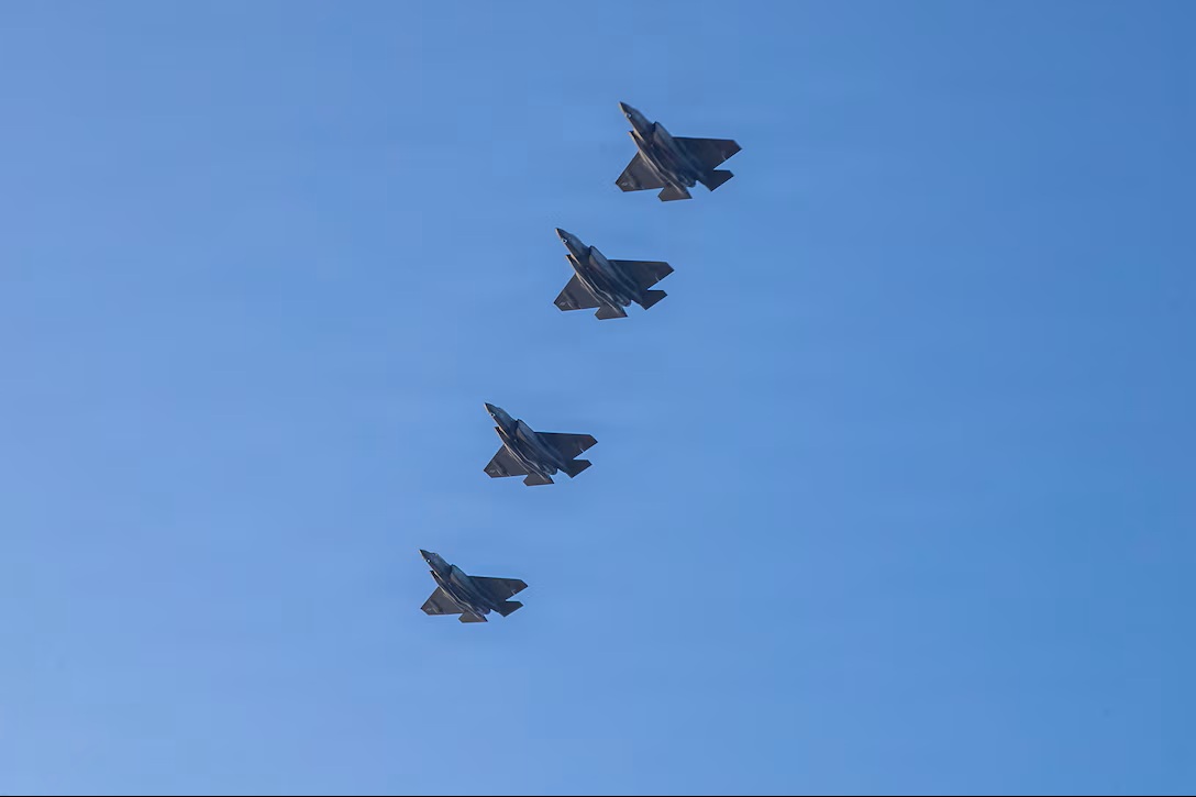 2026��3��3�գ����������ɻ���Խ�����ȼ�����ĸ�����ǲ�����‧�ֿϺš���CVN 72���ķ��мװ壬֧Ԯ��ʷʫ��ŭ�ж����� ������������Ƭ��