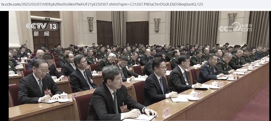 2025��3��7�գ��й�����Ժ������ί��������ϯ���Ӵ�����ȫ����飬���а������Ű�����ׯ���ģ�ǰ����һ�������ҷ���ί����֣դ�ࣨǰ���Ҷ������ˣ���δ����С����ϯ������Ƶ��ͼ��