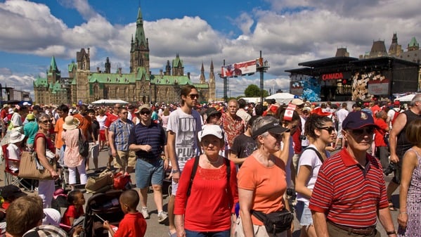 2012��7��1�գ���ǧ�˾ۼ��ڼ��ô��׶���̫�A�ć���ɽ���cף���ô���c�գ�George Rose/Getty Images)(16:9)�ς���:aprilzhu ---�ς��r�g:2026-03-21 06:29:57.271938