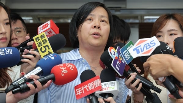 ���ڵ���ί�����㣨�У�24����ʱ�ٿ����߻ᣬ��ʾ ������ֱ��ʱ���ᵽ�����г��ߺ簲�������ڵ�ǰ�� ϯ������700��Ԫ��������˵��Ϊ�������������� ����ĺܱ�Ǹ