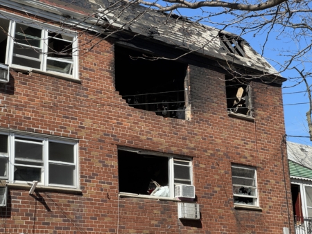 ����ʢ��������¥����ڷǷ��Ľ����Ƿ����⣬�Լ��������˹����������������ռ�����ݻ��־�����Ϊıɱ�����顣