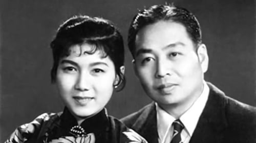 吴祖光讲话中出现频率最高的字眼便是“毛贼”。令我感到意外和震撼的是,他的发言激起热烈掌声!