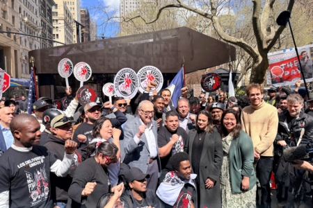 �������Ա��Ĭ��Chuck Schumer����ŦԼ�й�԰�־ֳ����壨Tricia Shimamura��������Ա��֯��Ա��Ӱ��