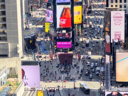 ��ʱ���㳡һ�Ŵ�¥19¥�۾�̨����ƹ㳡��ȥ����Ұ��