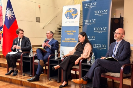 ��̸��ר��ѧ�߽��ܣ�̨���ڰ뵼�塢AI�������Ƽ�����ҵ������ȫ��Ӧ���е�ռ����Ҫλ�á�