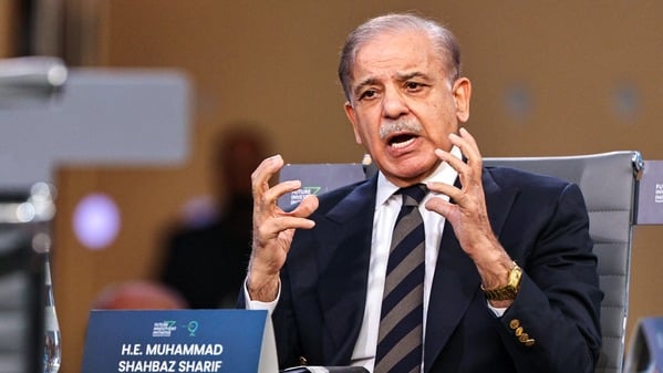 巴基斯坦总理谢赫巴兹·谢里夫(Shahbaz Sharif)于2025年10月28日在利雅得(Riyadh)举行的“未来投资倡议”(Future Investment Initiative,FII)会议上发表讲话。