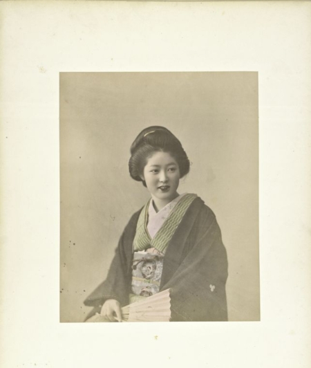 ��һ�������ͷ���Ů�ԡ���A woman wearing kimono������The New York Public Library Digital Collections��