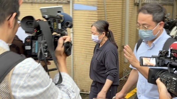 陆配徐春莺涉反渗透法等罪遭起诉,新北地方法院9日裁定以新台币200万元交保、限制住居及出境出海。