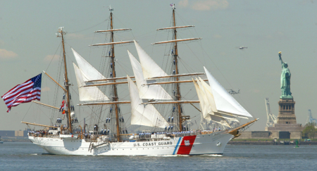 2002��5��22�գ���������������ѵ��������Eagle����ŦԼ�����ܣ�Fleet Week������ͧѲ������Parade of Ships����ڼ亽������Ů����ʻ��ŦԼ�ۡ�