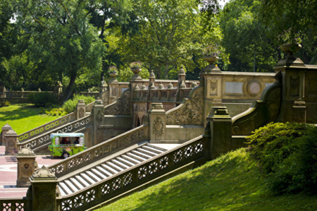 贝塞斯达露台和喷泉(The Bethesda Terrace&Funtain)附近的扶栏也有将近150年的历史。