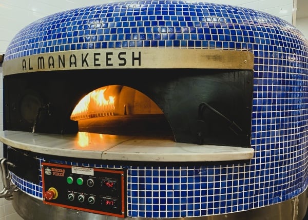 烤箱是Al Manakeesh餐厅的镇店之宝。