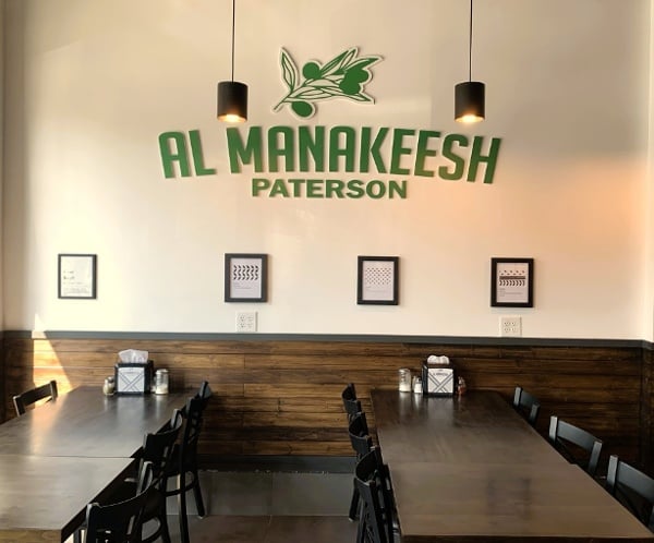 Al Manakeesh餐厅内部,布置休闲餐饮风格(图片:Nadia Ghattas f