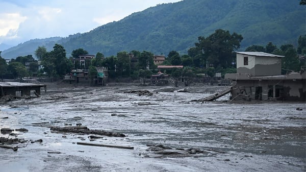2026年8月26日,尼泊尔努瓦科特地区德夫加特(Devghat),突发洪水过后,房屋被淤泥淹没。
